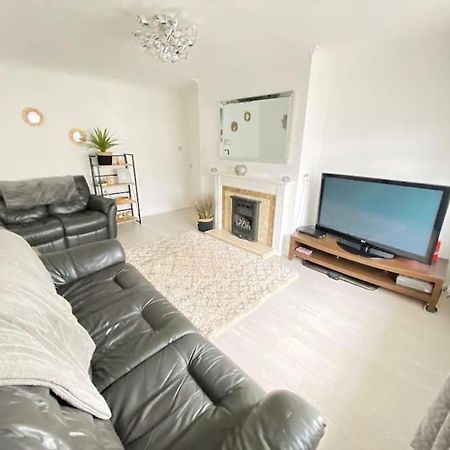 Alton Towers & Foxtail Barns & Oak Barns & Peak District Villa Wetleyrocks ภายนอก รูปภาพ