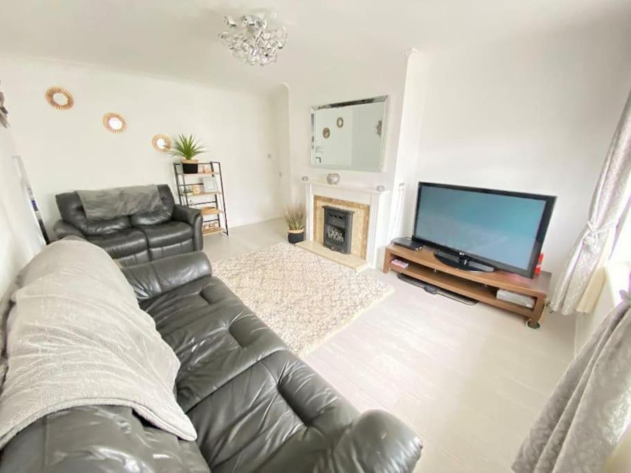 Alton Towers & Foxtail Barns & Oak Barns & Peak District Villa Wetleyrocks ภายนอก รูปภาพ
